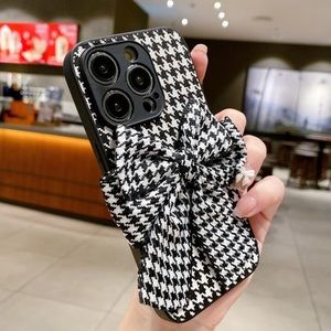 Houndstooth I Phone 15 Case